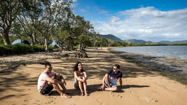 Plage de Poé entre amis à Bourail, Côte Ouest