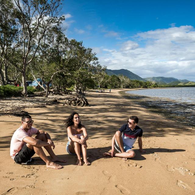 Plage de Poé entre amis à Bourail, Côte Ouest