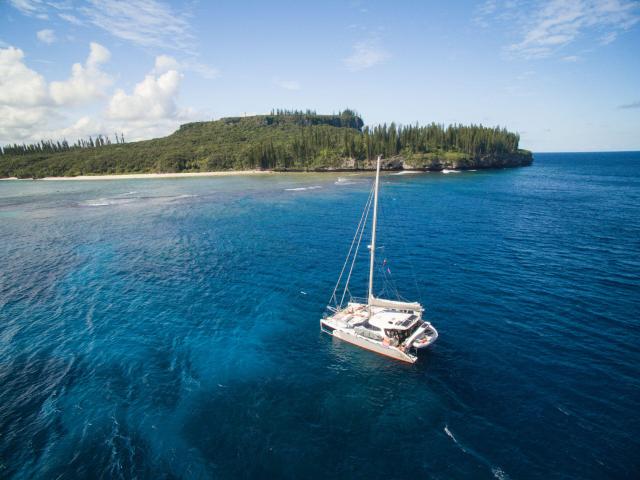 Catamaran dans les îles en Nouvelle-Calédonie