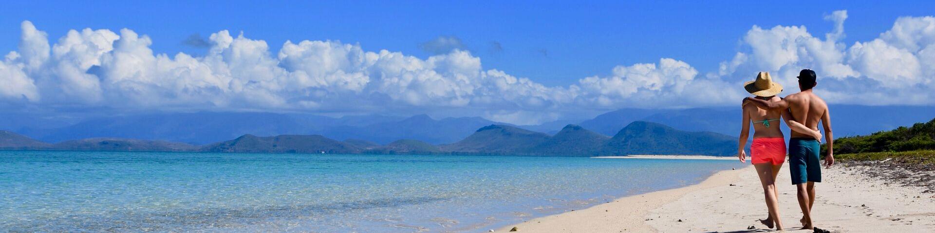Couples outing to the Ténia islet