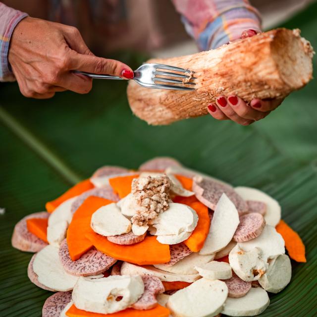 Preparing traditional Kanak bougna