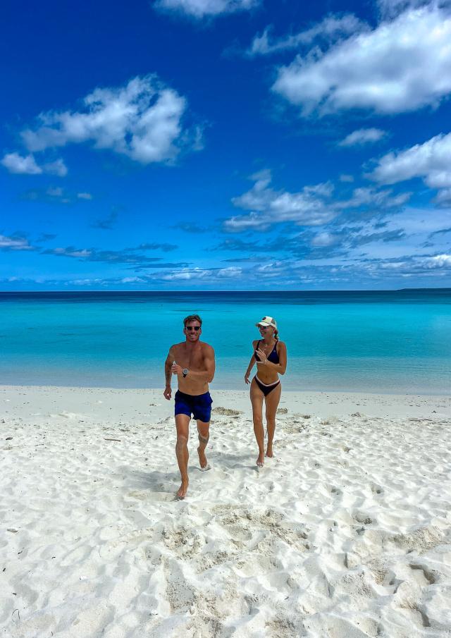 Plage De Peng Lifou Anaelle Chretien Steven Lequertier 2033 10 2312 2