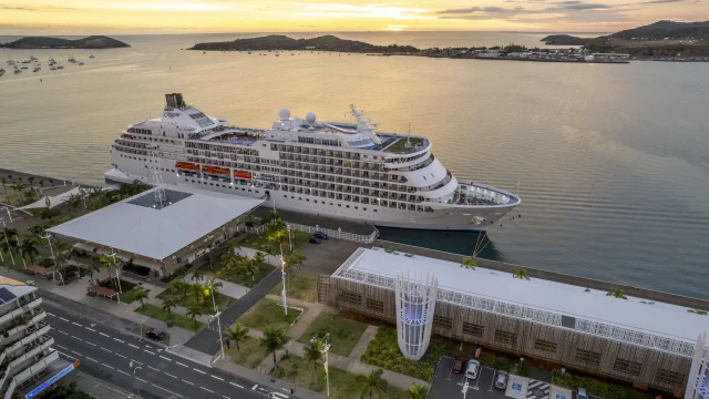 Bateau de croisière à Nouméa