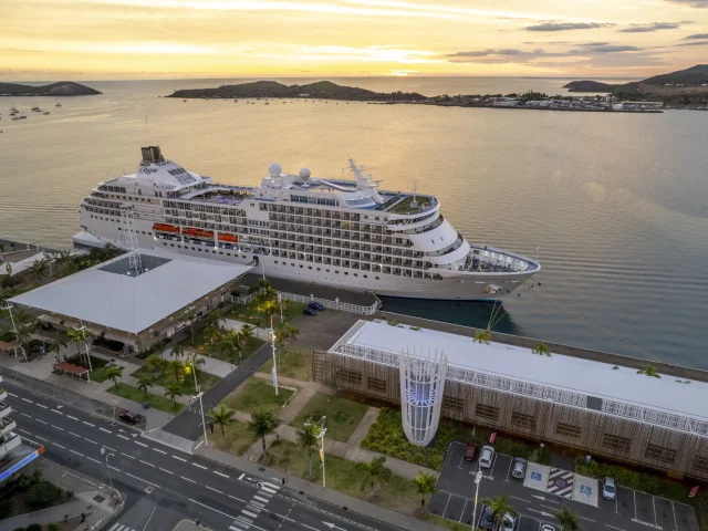 Bateau de croisière à Nouméa