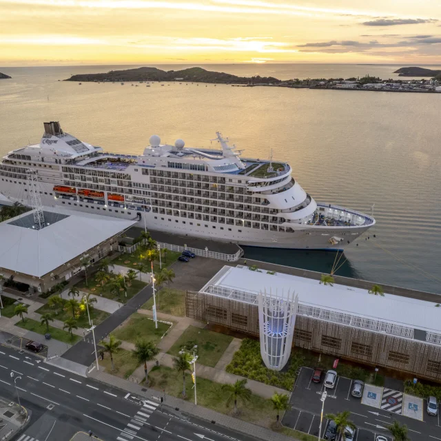 Bateau de croisière à Nouméa