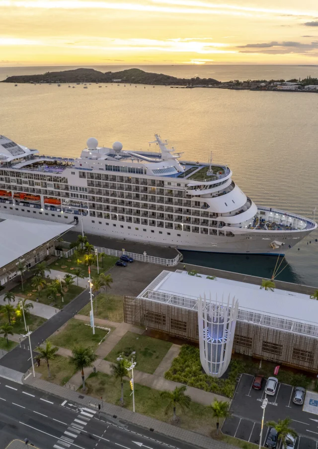 Bateau de croisière à Nouméa