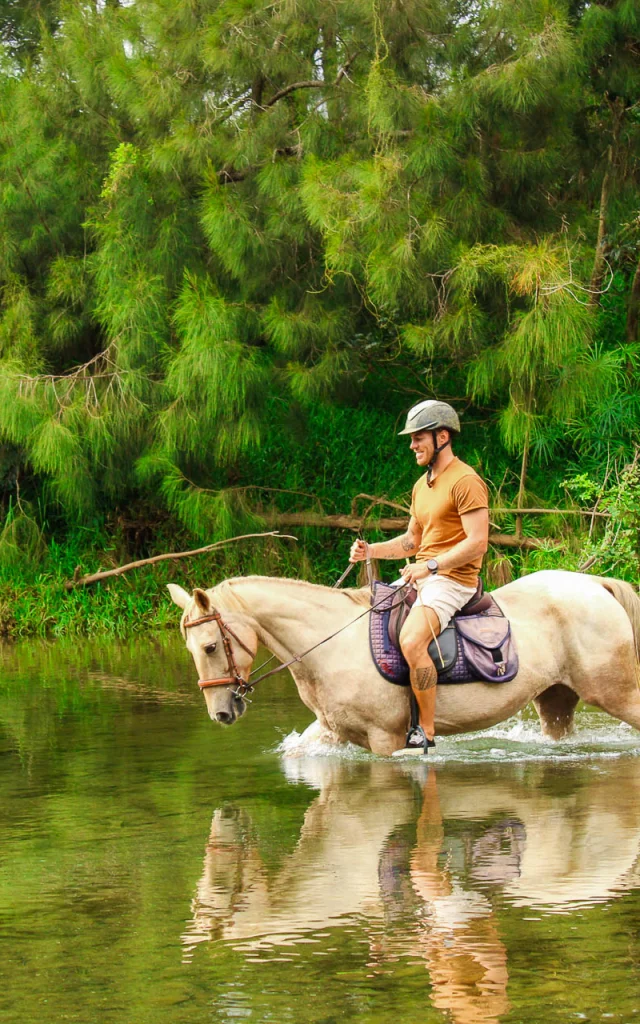Horseback riding in Ouenghi