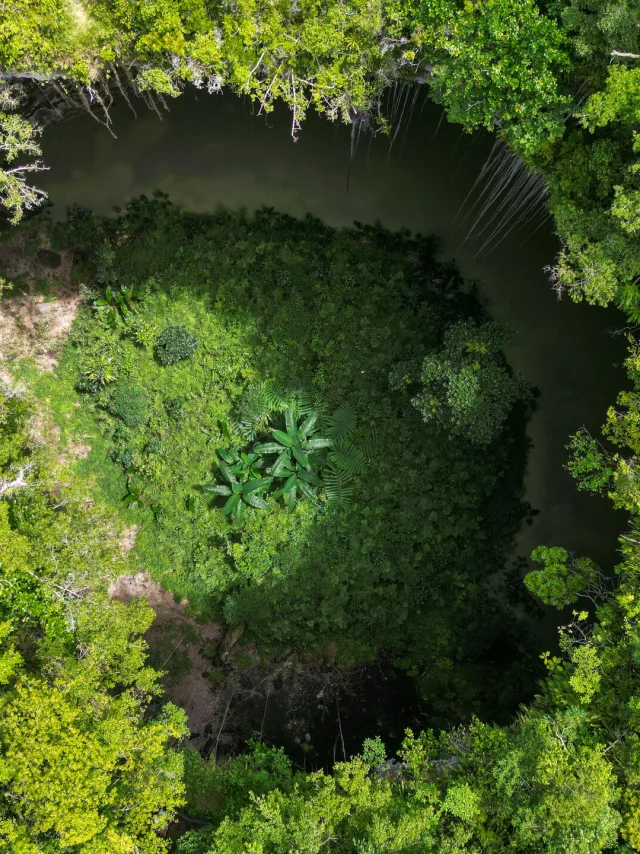 Bone Hole in Maré