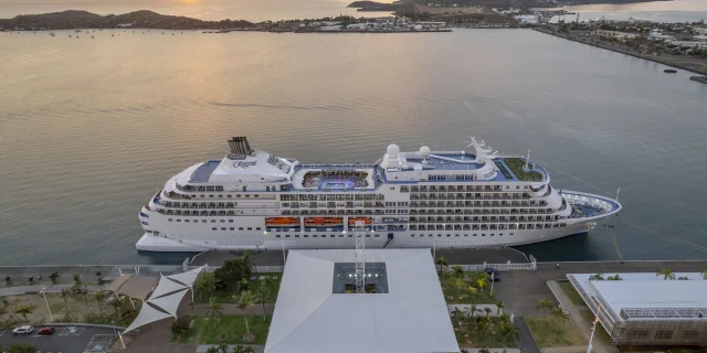 Bateau de croisière à Nouméa