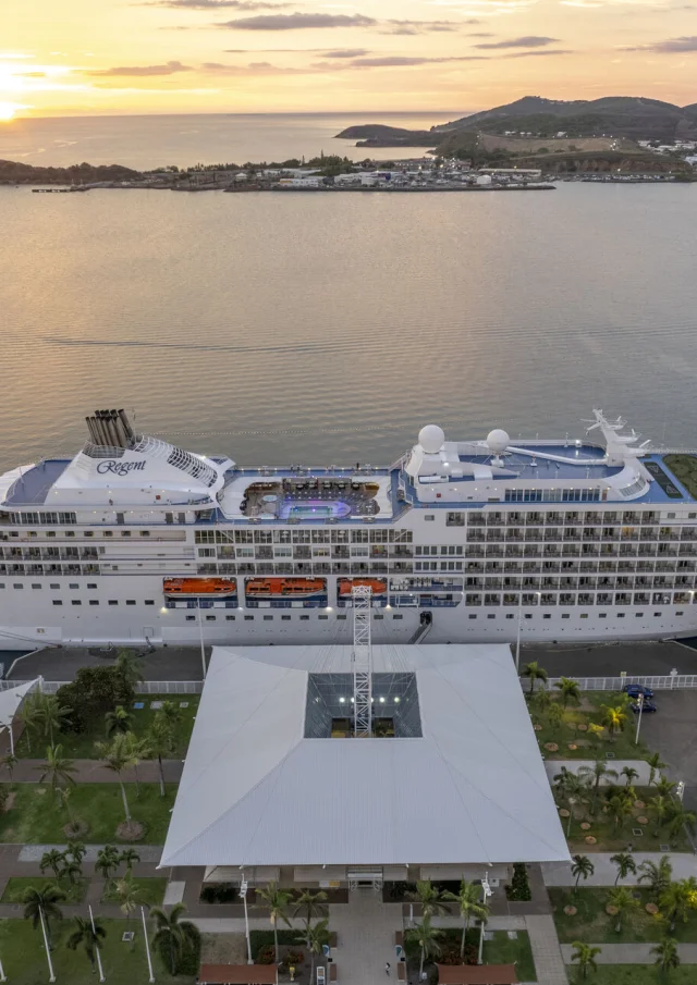 Bateau de croisière à Nouméa