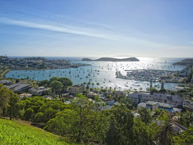 Baie de l'Orphelinat et son port