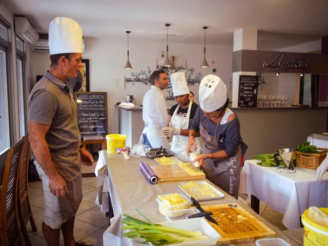 Cours de cuisine dans un restaurant de Nouméa
