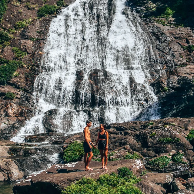 Couple at the Tao waterfall, Hienghène