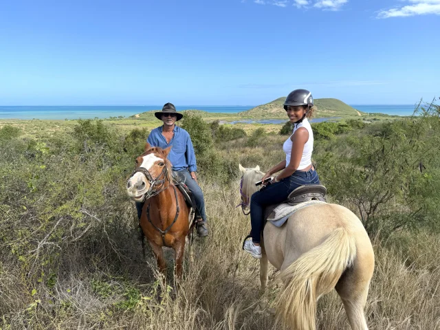 Indira Ampiot à découvert la Nouvelle-Calédonie à cheval (Ouano)
