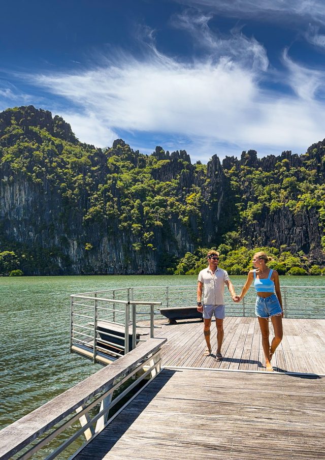 Couple holding hands at the Linderalic Cliffs in Hienghène