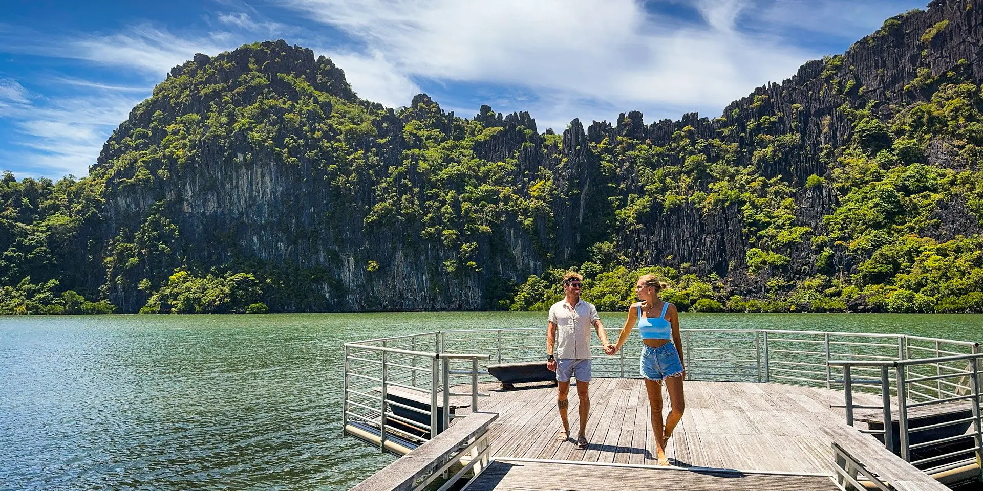 Couple holding hands at the Linderalic Cliffs in Hienghène