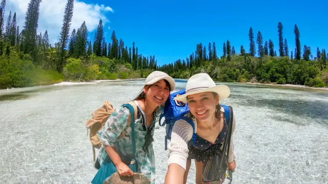 Japonaises à la piscine naturelle de l'Île des Pins