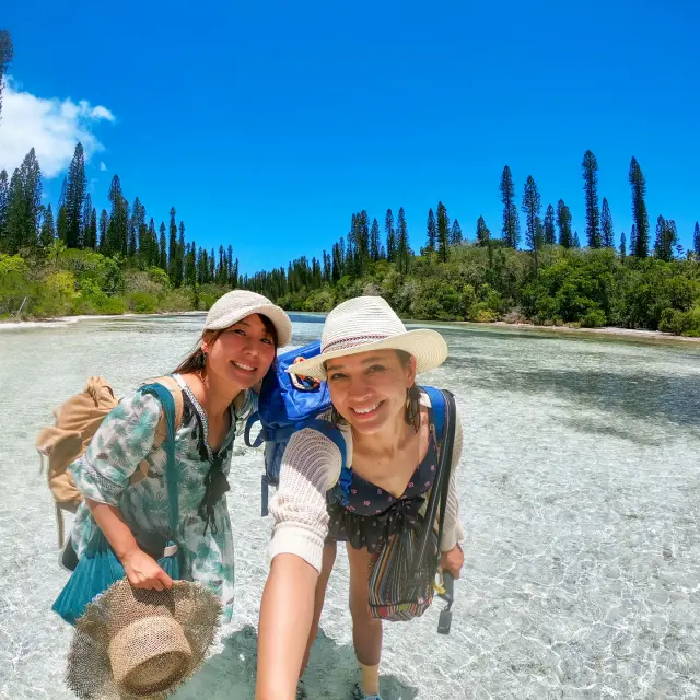 Japonaises à la piscine naturelle de l'Île des Pins
