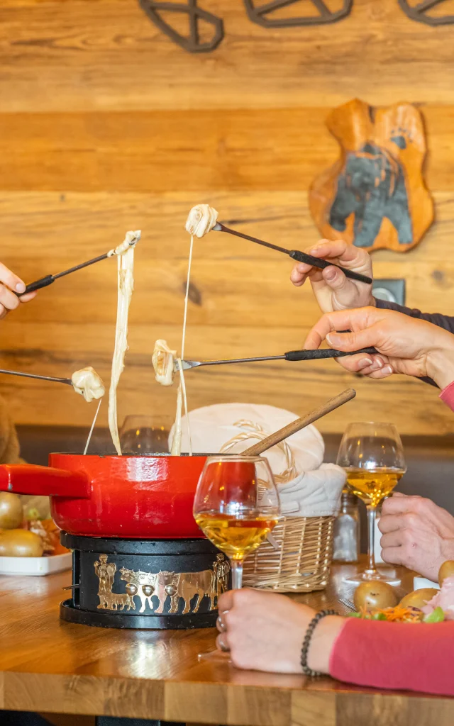 Fondue en el restaurante L'Ourson
