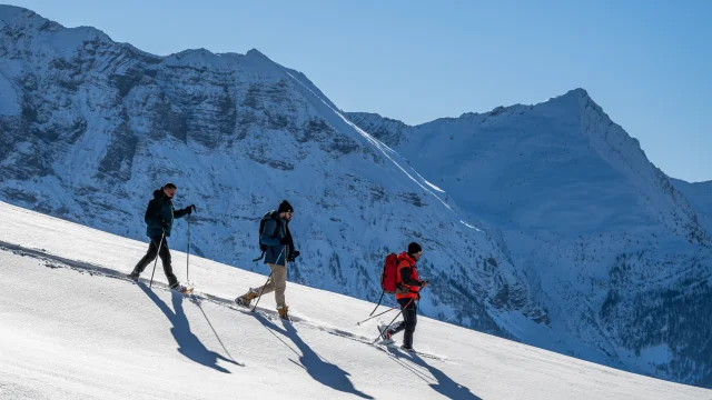 Snowshoeing in Jujal