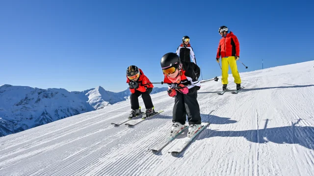 Family skiing