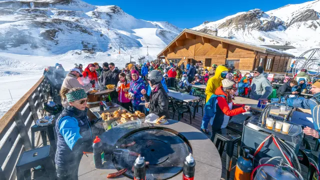 Groupe CE sur la terrasse de Rocherousse