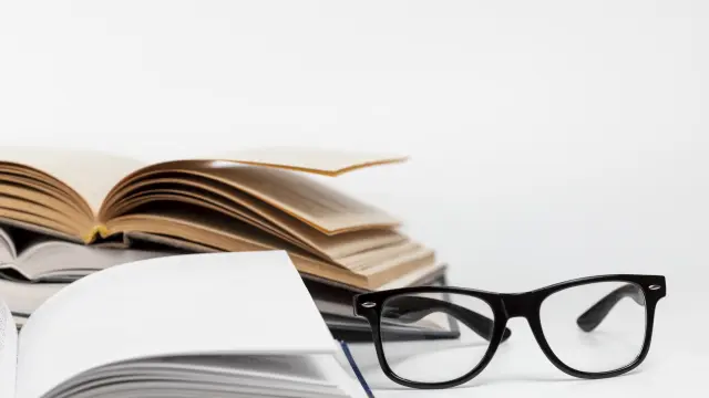 Close Up livre et lunettes