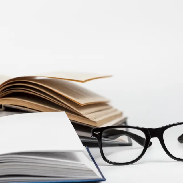 Close Up livre et lunettes