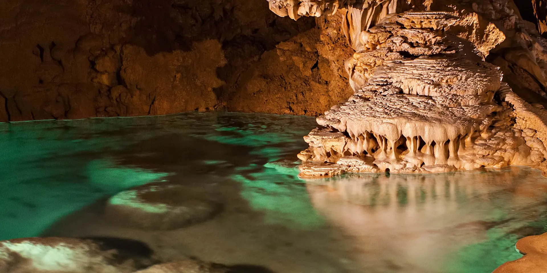 Vue générale sur la Pile d'Asiettes au Lac Supérieur de la Salle du grand Dôme.