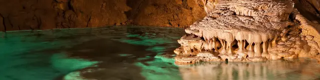 Vue générale sur la Pile d'Asiettes au Lac Supérieur de la Salle du grand Dôme.