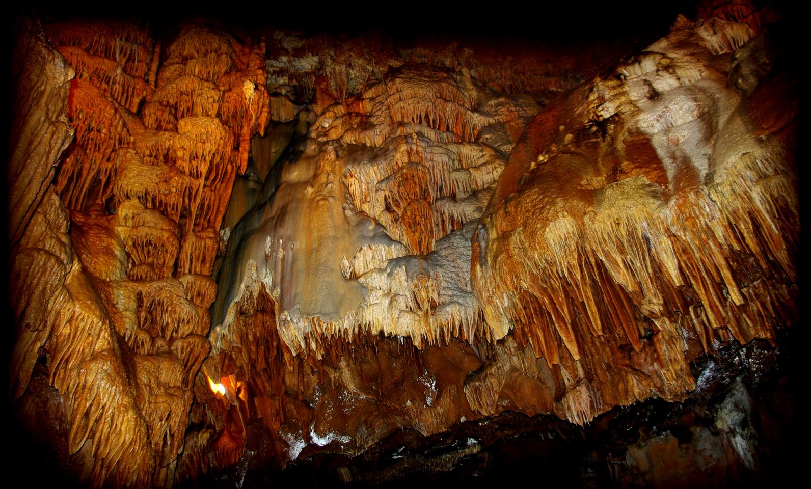 Grottes De Presque 04.jpg
