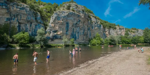 Baignade dans la Dordogne à Gluges