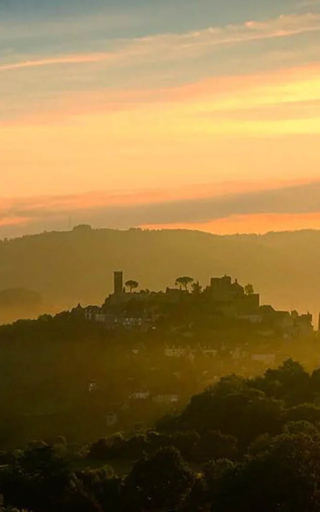 Levé de soleil sur #turenne en #correze en #limousin