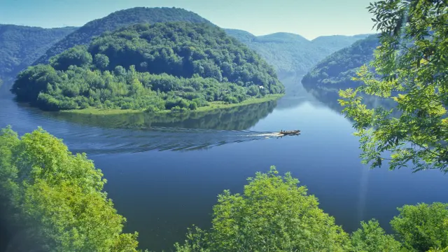 Correze - Une gabare dans les gorges de la Dordogne