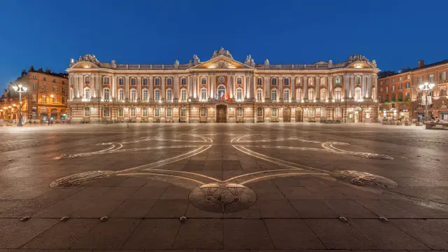 20090623 Toulouse Capitole Night Wikimedia Commons.jpg
