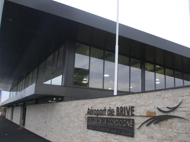 20100911 Aerogare De Laeroport De Brive Vallee De La Dordogne.jpg