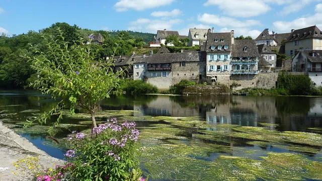 800px 277 Argentat La Dordogne.jpg