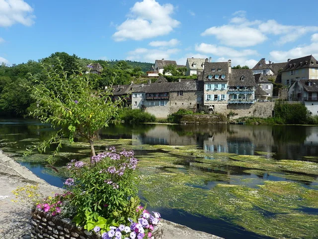 800px 277 Argentat La Dordogne.jpg
