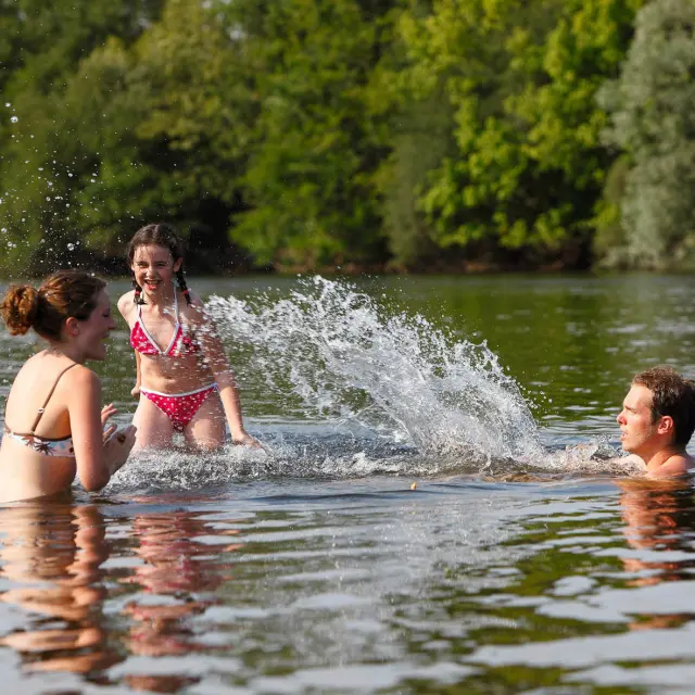Baignade Dans La Dordogne R Lot Tourisme P. Soissons 7.jpg