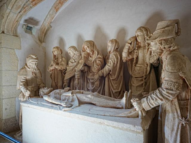 Mise au tombeau - salle capitulaire du cloitre de Carennac