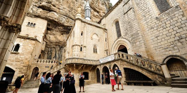 Esplanade Du Sanctuaire De Rocamadour.jpg