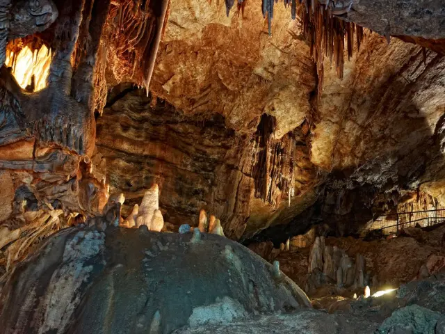 Grottes Lacavecd.viet 1506 Web.jpg