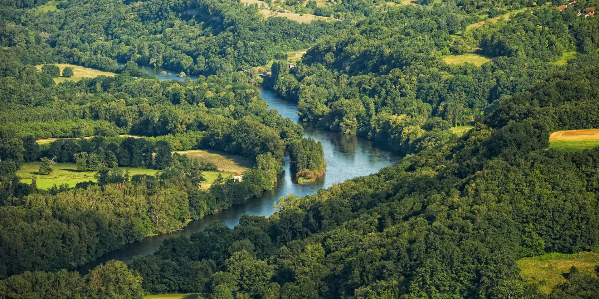 Vallee De La Dordogne Un Meandre.jpg