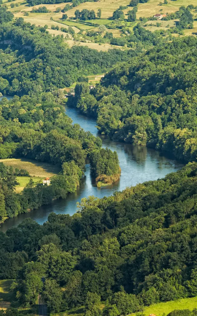 Vallee De La Dordogne Un Meandre.jpg