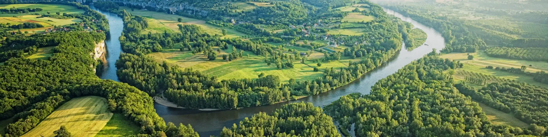 Vallee De La Dordogner Crt D. Viet Version Light.jpg