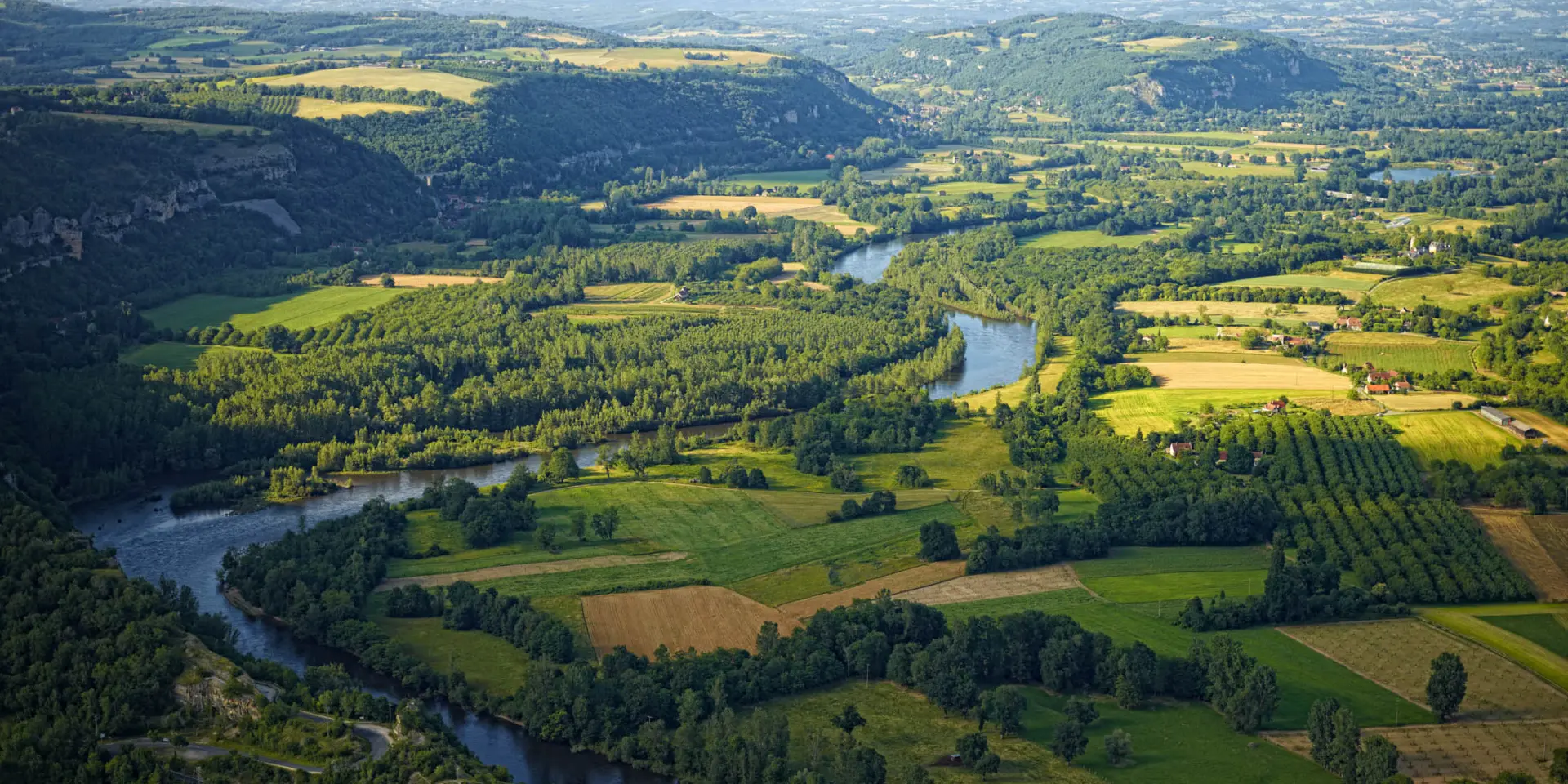 Vue Aerienne Dun Meandre De La Dordogne 1.jpg