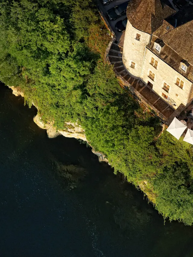 Chateau De La Treyne A Lacave En Vallee De La Dordogne.jpg