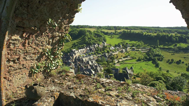 Village vu du chateau de Turenne