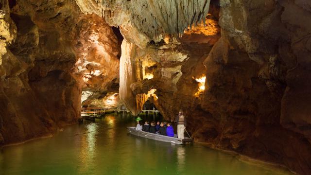visite_site_padirac_-_lac_de_la_pluie_l._nespoulous-ses_de_padirac.jpg