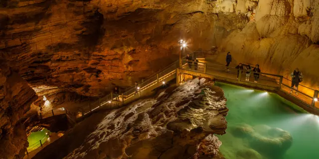 Salle du Grand Dôme dans le Gouffre de Padirac